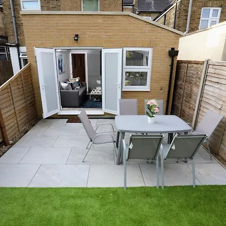 Aisiki Apartments: Pet-friendly With Air Con & Free Wifi Apartment