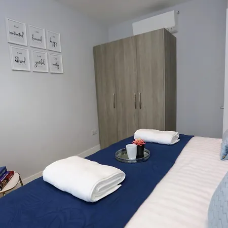 Aisiki Apartments: Pet-friendly With Air Con & Free Wifi Apartment