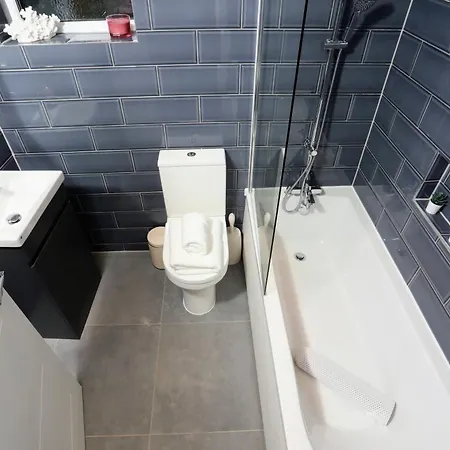 Aisiki Apartments: Pet-friendly With Air Con & Free Wifi Apartment