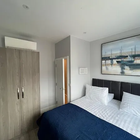 Aisiki Apartments: Pet-friendly With Air Con & Free Wifi * Finchley