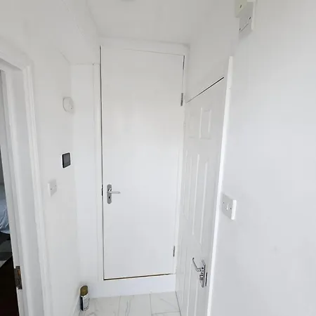 And Cosy One Bed Flat * Carshalton