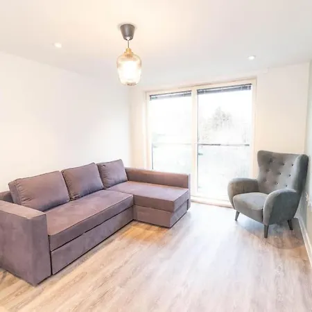Apartment Modern, Spacious Entire 1 Bedroom Apartment. London