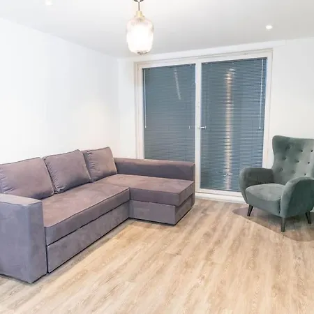 Modern, Spacious Entire 1 Bedroom Apartment. Apartment *