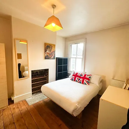 Holiday home 58 Alloa Townhouse London