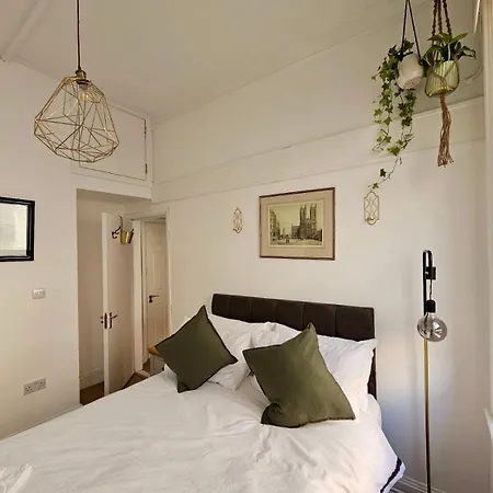 Modern Flat In Victorian West Kensington Mansion *