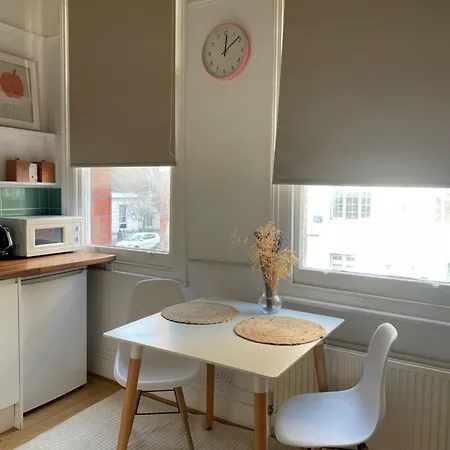 Apartment Modern Flat In Victorian West Kensington Mansion
