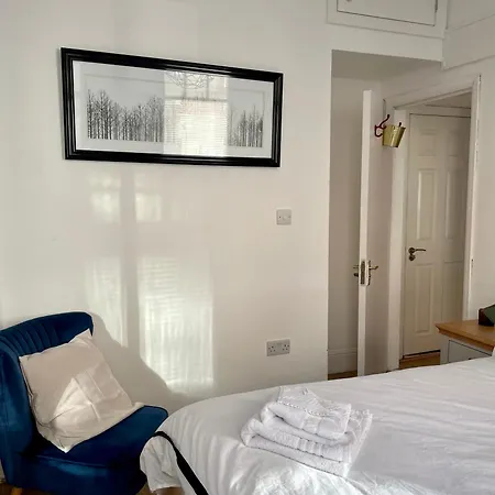 Modern Flat In Victorian West Kensington Mansion Apartment *