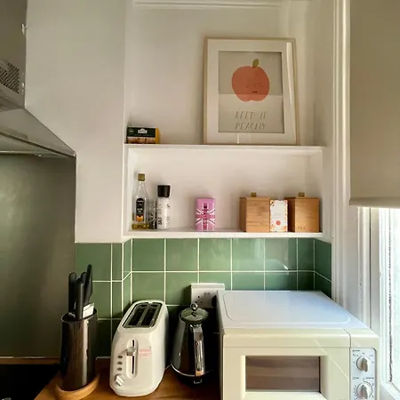 Modern Flat In Victorian West Kensington Mansion *