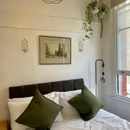 Modern Flat In Victorian West Kensington Mansion *