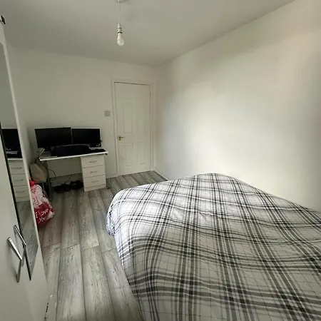Homestay szállás In A Shared Flat, E16 London