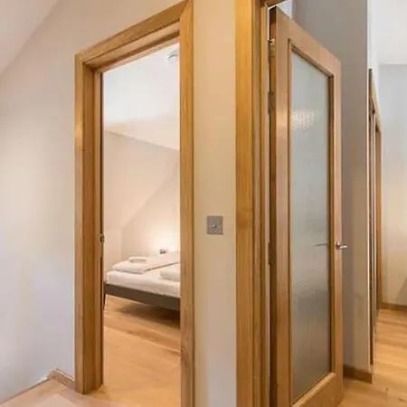 Holborn Home: Find Iconic Apartment London