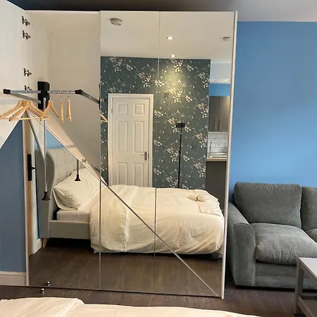 Luxurious Restful Flat, Less Than 30 Mins From Centre! Apartamento Londres