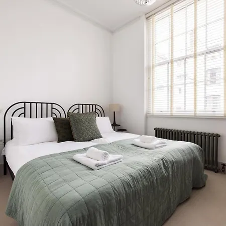 Apartment The Tree House 2 Bedroom By Hyde Park