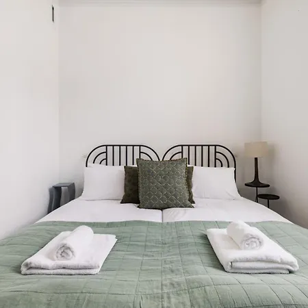 The Tree House 2 Bedroom By Hyde Park London