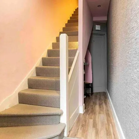 Modern Design 3brs 2f House Close To Victoria 别墅