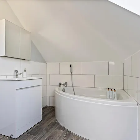 Daire Heart Of Acton - Perfect For Large Groups *