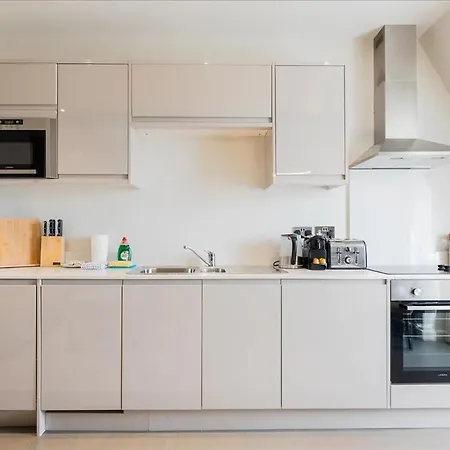 Renovu Premium Homes In Kensington * Лондон