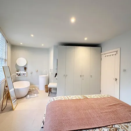 Modern Design 3brs 2f House Close To Victoria 别墅 伦敦