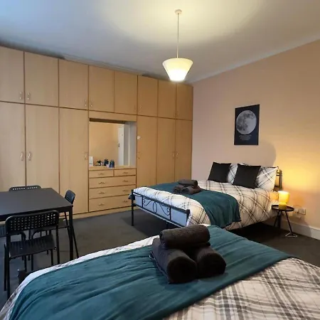 25 Minutes To 35 Guest house *