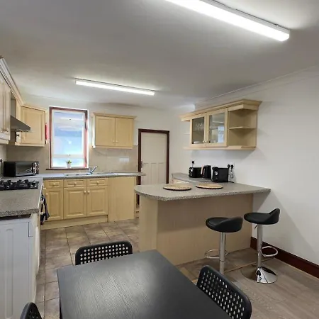 25 Minutes To 35 Guest house *