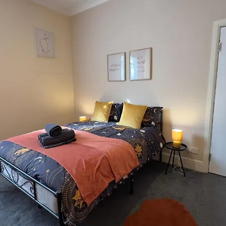 25 Minutes To 35 Guest house *