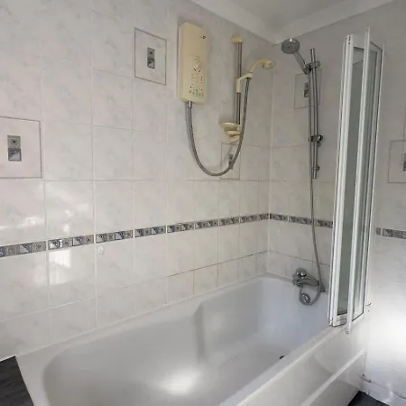 25 Minutes To 35 Guest house *