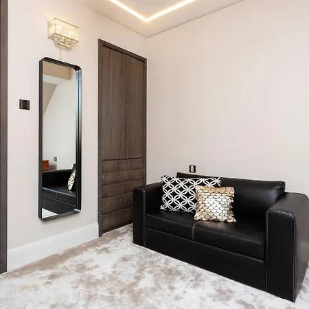 Veeve - Lavish And Luxe Holiday home *