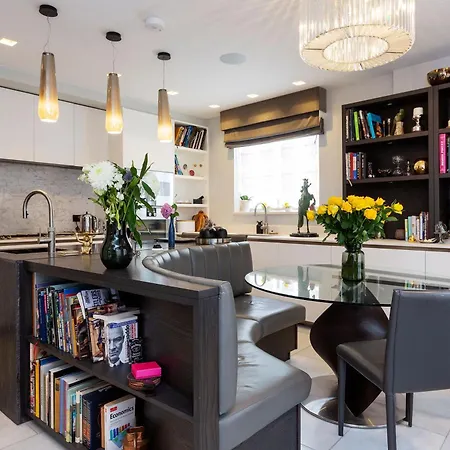 Veeve - Lavish And Luxe Holiday home *