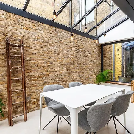 Spacious And Charming Brixton Apartment