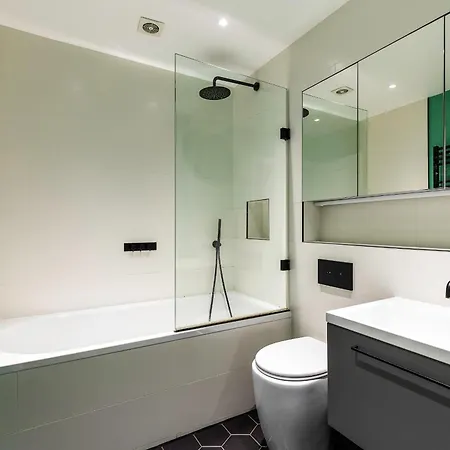 Spacious And Charming Brixton Apartment *
