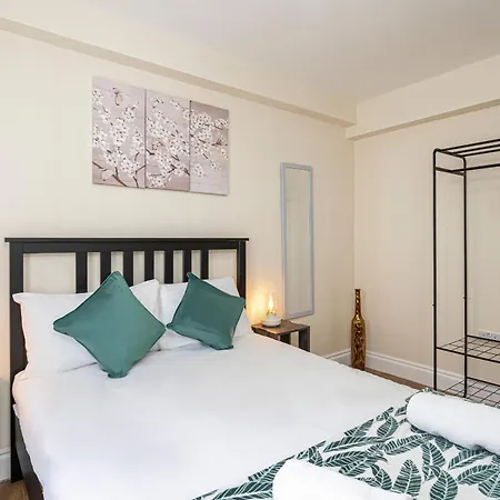 3 Bedrooms Near Hyde Park & Oxford St