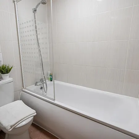 3 Bedrooms Near Hyde Park & Oxford St Apartment London