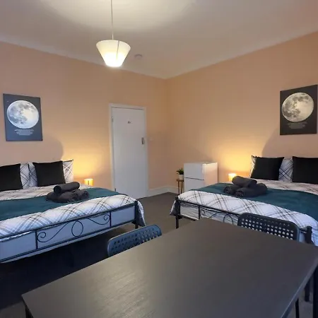 25 Minutes To 35 Guest house *