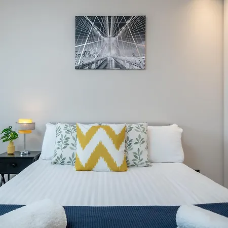 Apartment Skyvillion - Cozy Large 4 & 1 Bed In Enfield, Mins To Tube Station, Free Wi-fi
