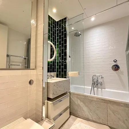 Luxury 2bed 2bath In Nine Elms In Modern Development