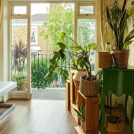 דירה Adorable Hackney Flat With Balcony לונדון