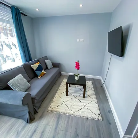 Stylish 1 Bedroom Flat - 5 Guest London- F1 Apartment London