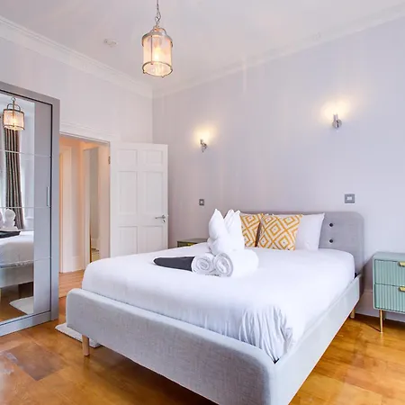 Apartment Hyde Park London