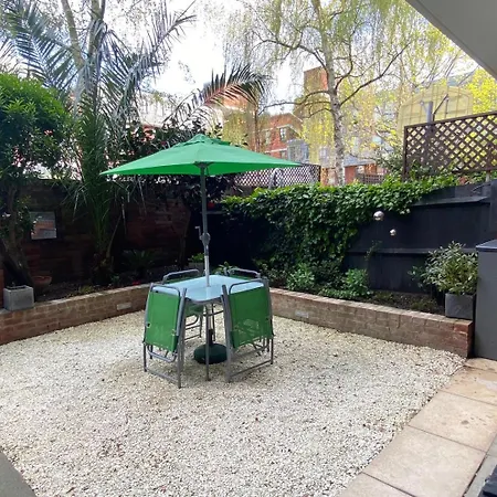 Hébergement de vacances Guestready - Beautiful 2br Townhouse W Garden *