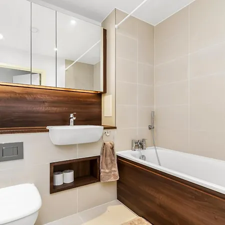 Stylish Surrey Quays - 10 Mins From Station Apartament *