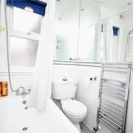 Apartment Ground Floor 3 Bedroom Flat *