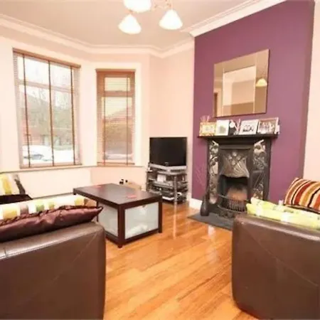 Ground Floor 3 Bedroom Flat *