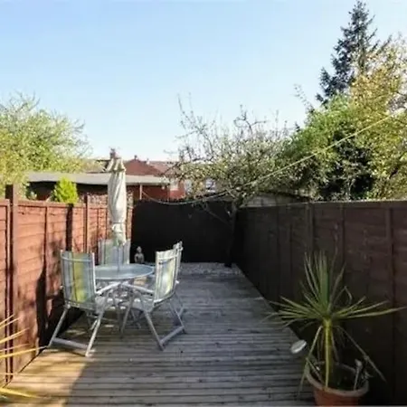 Apartment Ground Floor 3 Bedroom Flat London