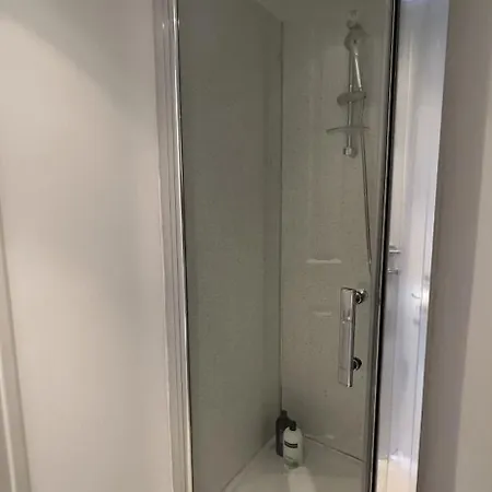 Leafy Sanctuary In Putney * London