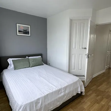 Leafy Sanctuary In Putney London