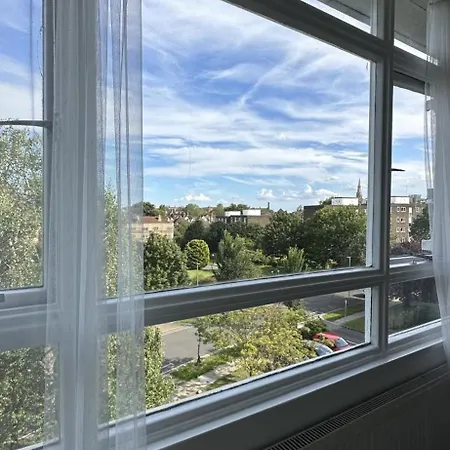 Leafy Sanctuary In Putney Apartment London