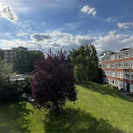 Leafy Sanctuary In Putney Apartment London