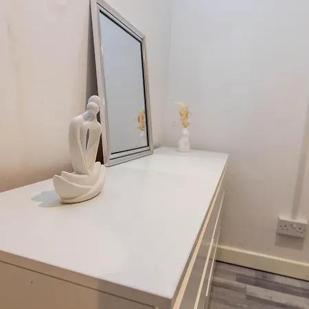 Sleeps4-sofabed-closetocity-freeparking לונדון