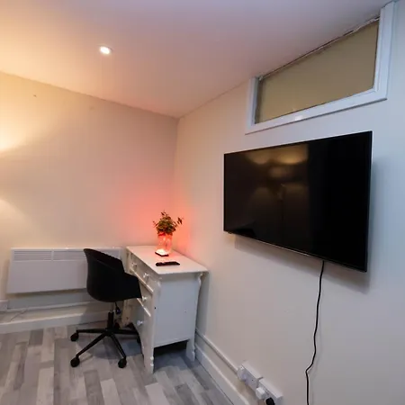 דירה Sleeps4-sofabed-closetocity-freeparking לונדון