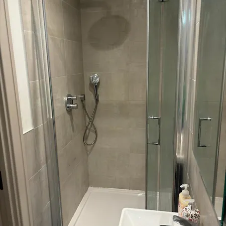 Cozy And Comfortable Apartment Surbiton